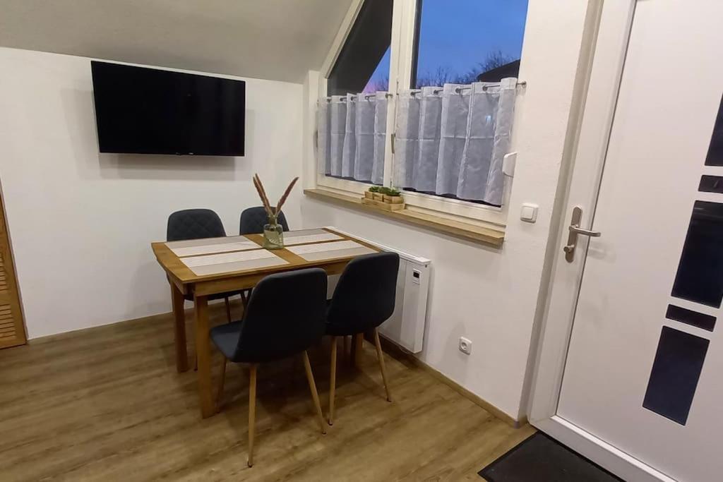 Kleine, Gemuetliche Dachgeschosswohnung Laudenbach  Екстериор снимка