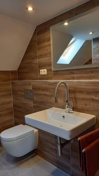 Kleine, Gemuetliche Dachgeschosswohnung Laudenbach  Екстериор снимка